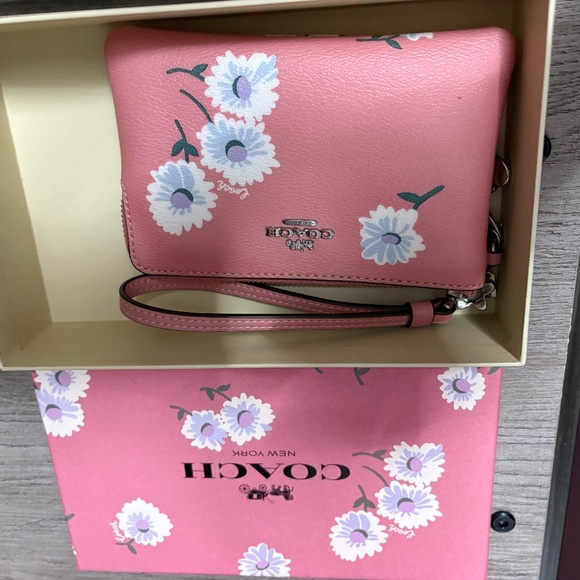 Coach wristlet - Picture 1 of 6